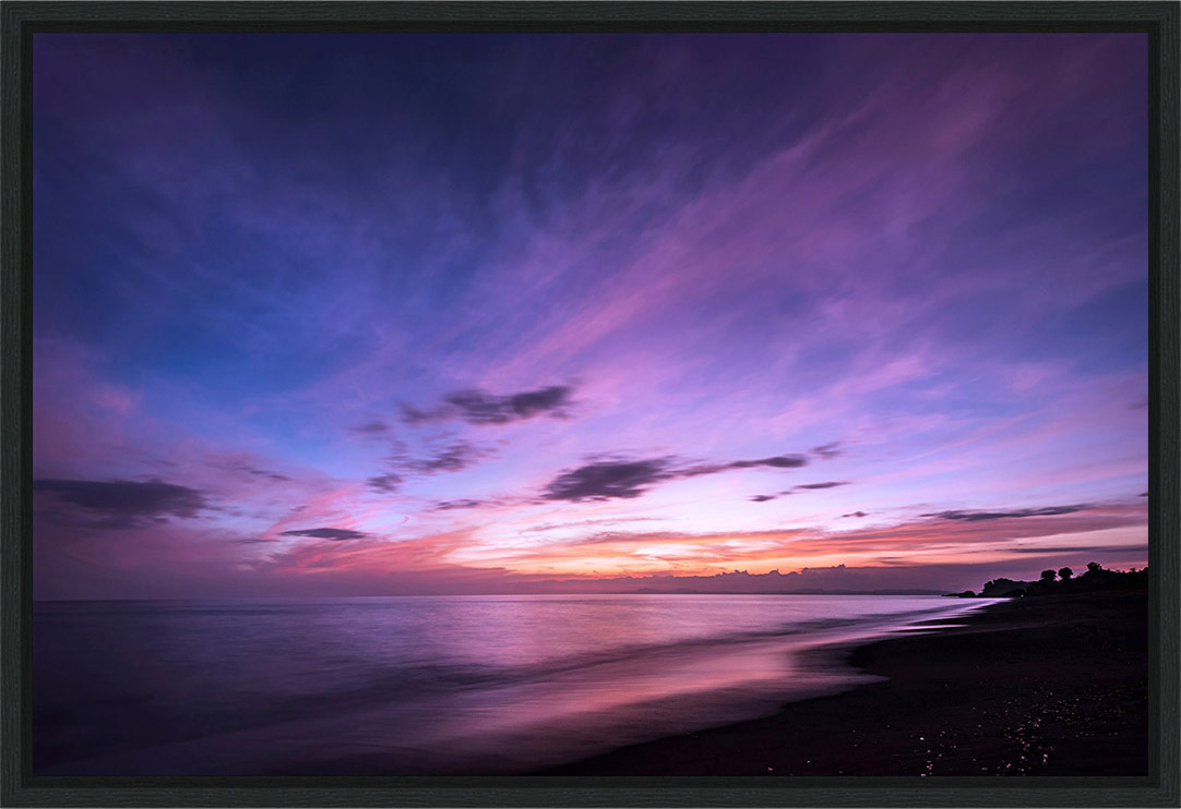 Mata Oscura – A Study in Light and Motion - fine art print in a modern frame