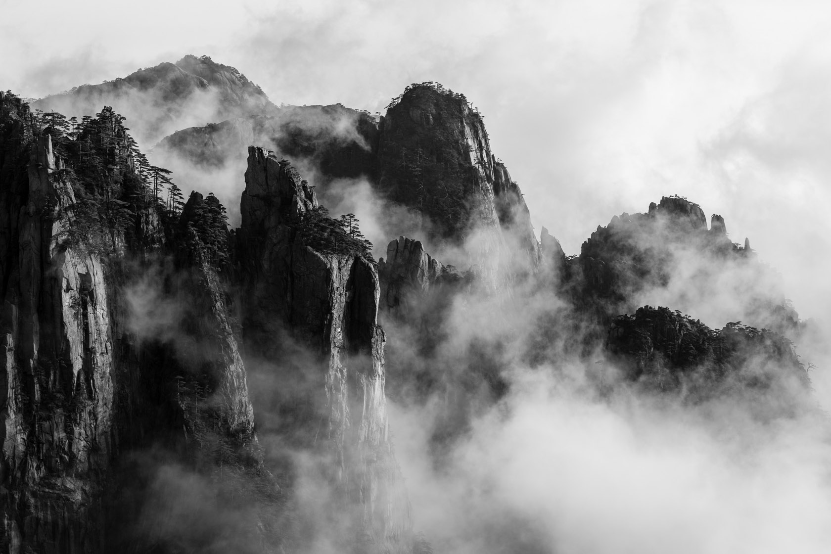 Nicolas Cornet — Monochrome Landscapes of Huangshan